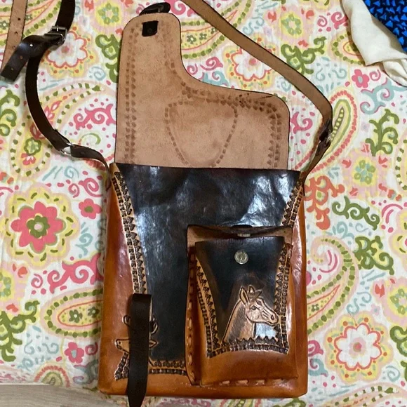 Genuine leather shoulder bag large to carry iPad and more